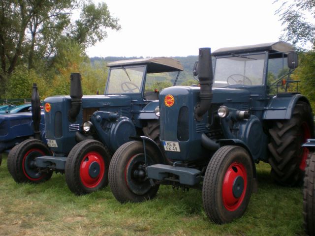 Umbau-Bulldog - Ehemaliger Lanz Glühkopf-Bulldog mit Halbdiesel-Austausch-Motor