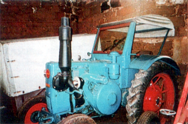 Umbau-Bulldog - Ehemaliger Lanz Glühkopf-Bulldog mit Halbdiesel-Austausch-Motor