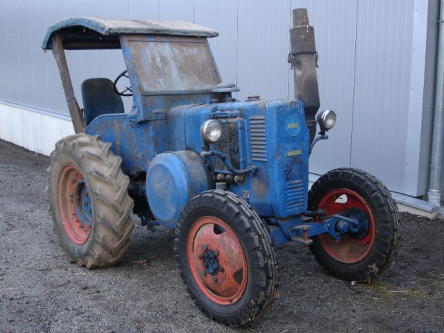 Umbau-Bulldog - Ehemaliger Lanz Glühkopf-Bulldog mit Halbdiesel-Austausch-Motor